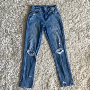 American Eagle Mom Jeans- Classic Light Wash
